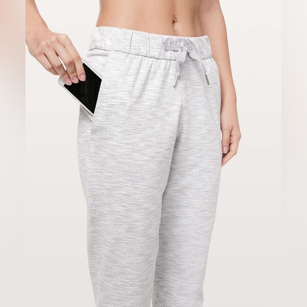 Lululemon On The Fly Pant size 4